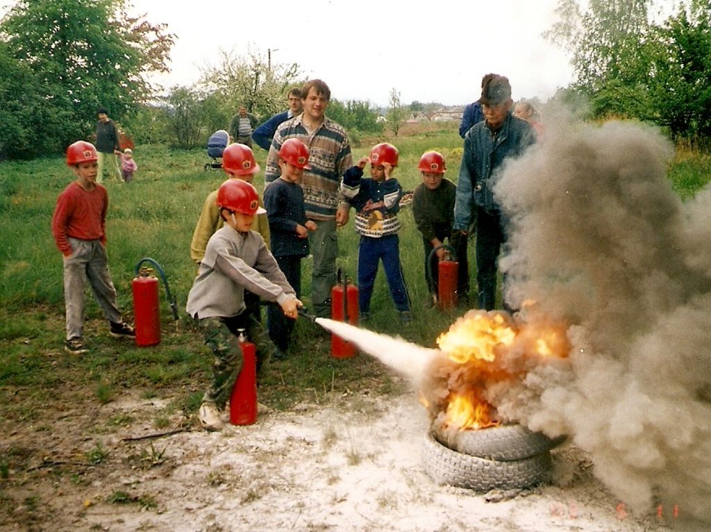 Mladí hasiči v létě 2003 na Malém hřišti